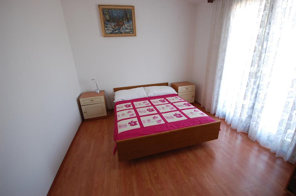 Apartments Dida By El-Pi Tours Njivice Rom bilde