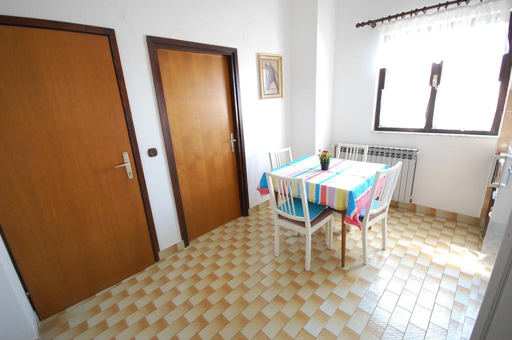 Apartments Dida By El-Pi Tours Njivice Rom bilde