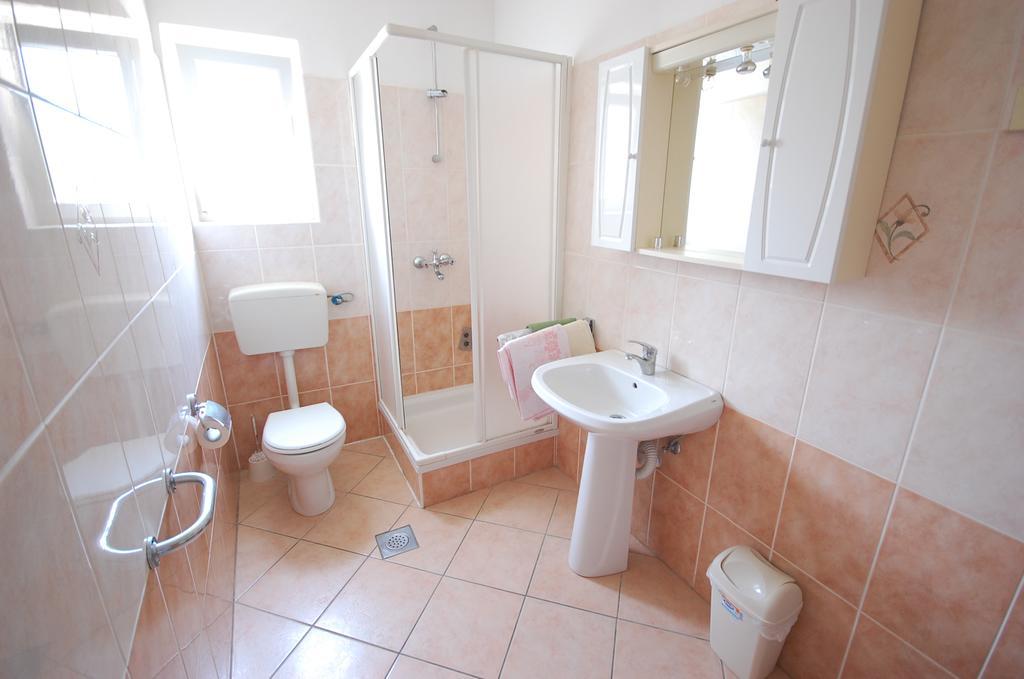Apartments Dida By El-Pi Tours Njivice Rom bilde