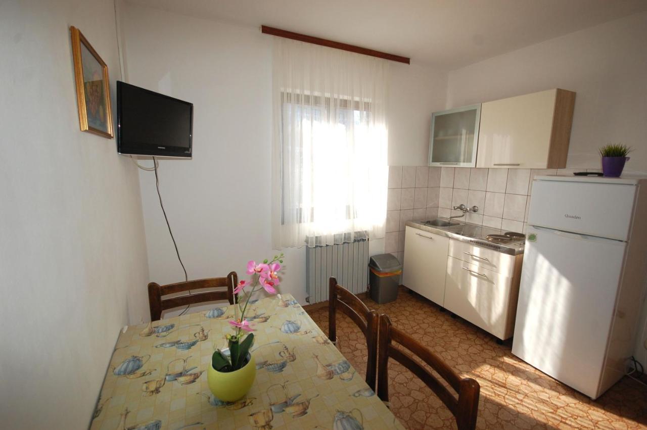 Apartments Dida By El-Pi Tours Njivice Eksteriør bilde