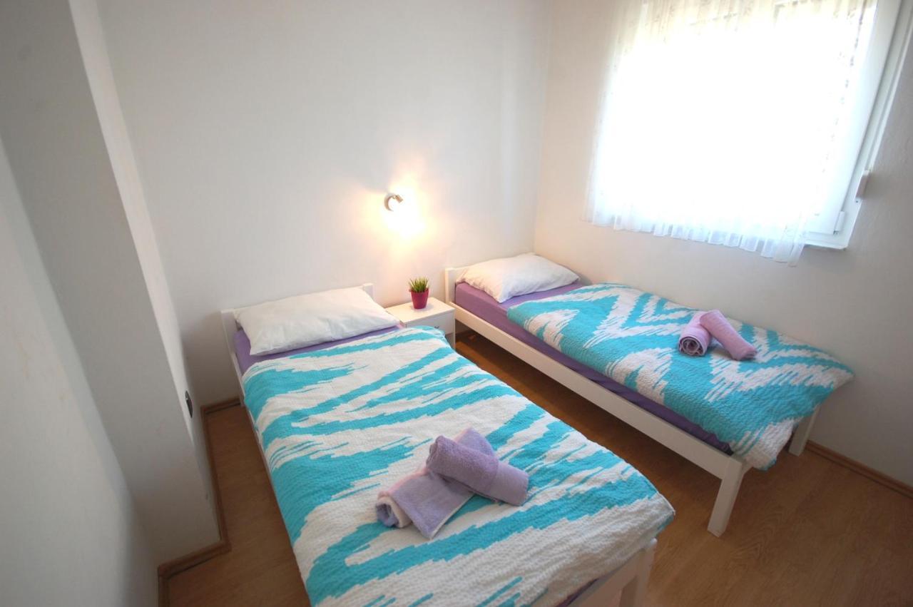 Apartments Dida By El-Pi Tours Njivice Eksteriør bilde