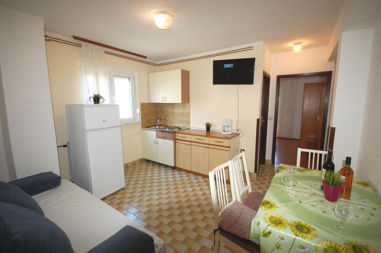 Apartments Dida By El-Pi Tours Njivice Eksteriør bilde